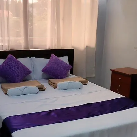 Pacifico'S Hostel